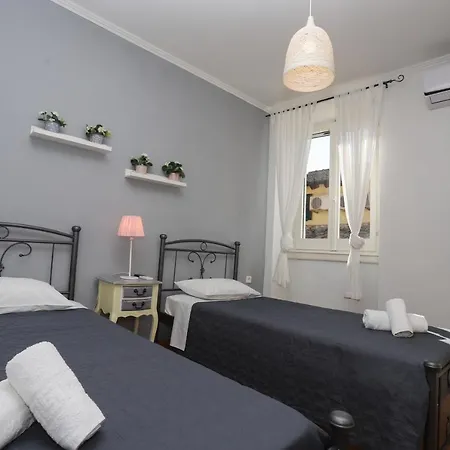 Isminis Apartment, Old Town Corfu * Corfu (city)